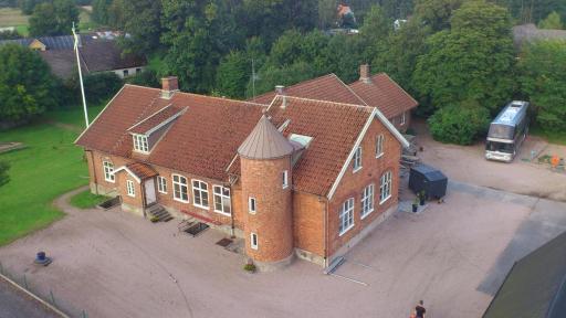 Own apartment in village school from 1886 with private entrance - Housity
