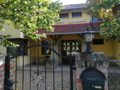Cserke Apartmanház - Housity