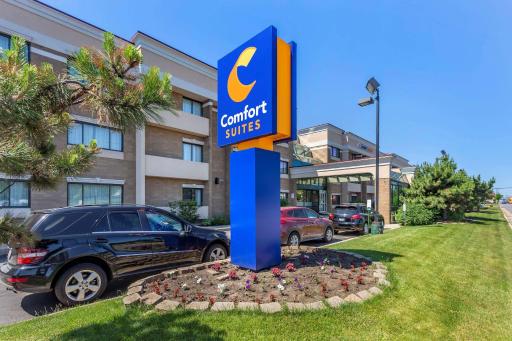 Comfort Suites Oakbrook Terrace near Oakbrook Center - Housity