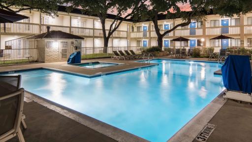 Motel 6-Addison, TX - Dallas - Housity