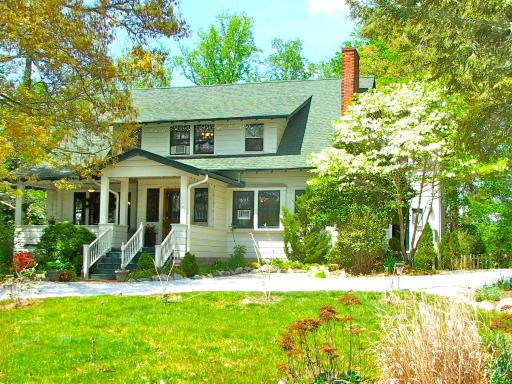 Oakland Cottage Bed and Breakfast - Housity