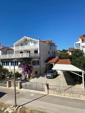 Apartments Kraljev Stanko - Housity