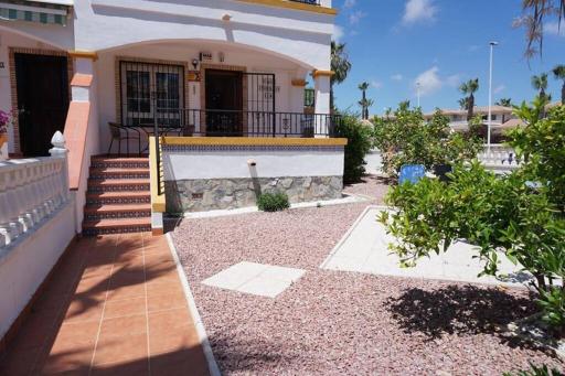 Spacious Ground floor apartment with Garden & Communal Pool - Housity