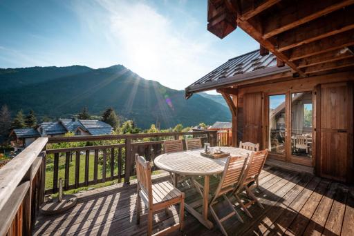 Chalet Hibou, large chalet with mountain views and close to slopes - Housity