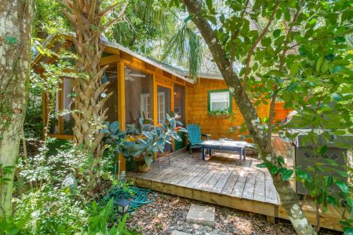 Tin Shed Revival Cabin - Housity