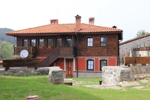 Red House - Housity