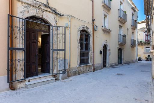 Salomone Apartments I by Wonderful Italy - Housity
