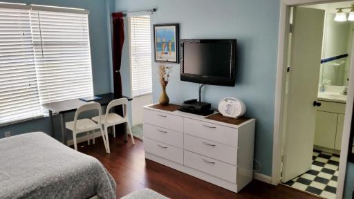 918 SOBE FLATS - Housity