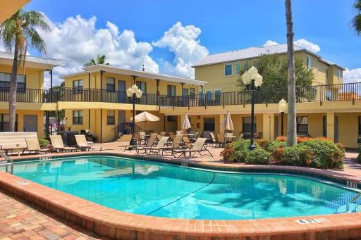 Beach Condo in Gated Complex, Heated Courtyard Pool, Ocean only 1 block away! - Housity