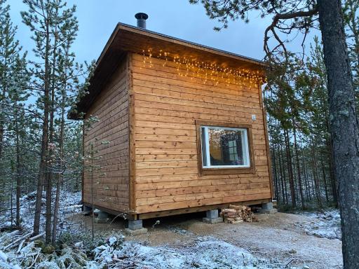 Aurora Husky Hut - Housity