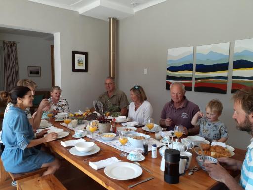 Frosty Peaks Farmstay - Housity