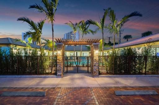 Bermuda Bungalows (Tropical Island Getaway) - Housity