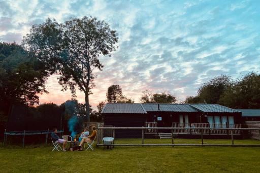 Spacious Garden Lodge at The Chestnuts, Norfolk - Housity
