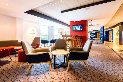Holiday Inn Express Portsmouth Gunwharf Quays, an IHG Hotel - Housity