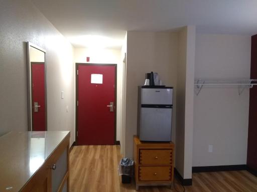 Red Crown Inn - Housity