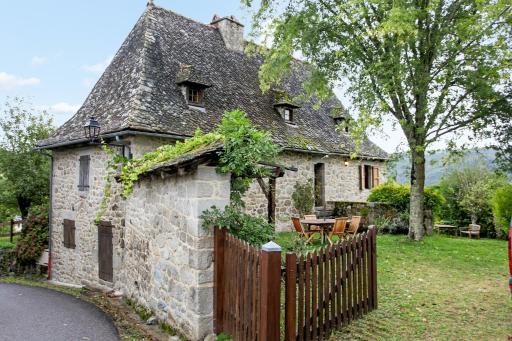 Maison accueillante a Senezergues avec vue sur la montagne - Housity
