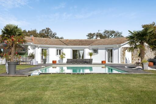 Villa charmante a Saint Germain d'Esteuil avec piscine privee - Housity