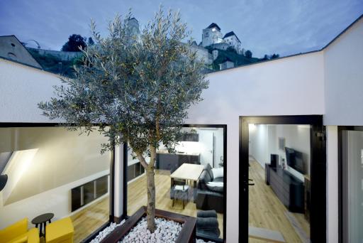 Apartmán s átriom v historickom centre - Housity