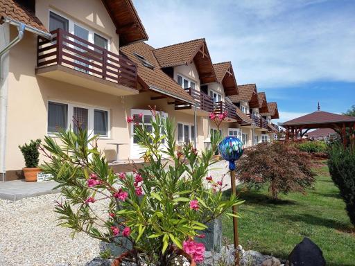 Petrovics Apartmanház - Housity