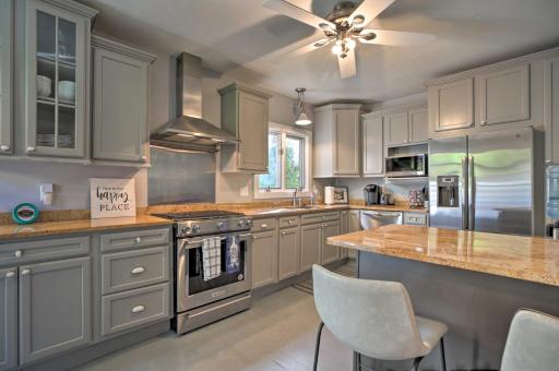 Dtwn Lake Geneva Home, Walk to Beach and Restaurants - Housity