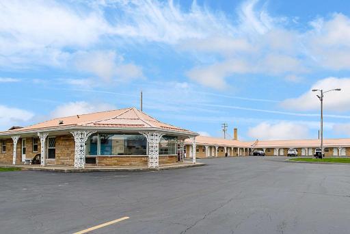 Highway Inn - Housity