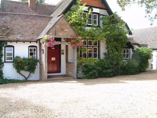 West Lodge Hotel - Housity