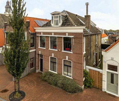De Kapiteinshut aan de rivier met XL ligbad en sauna - Housity