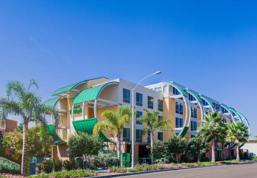 Holiday Inn Oceanside Marina Camp Pendleton by IHG - Housity