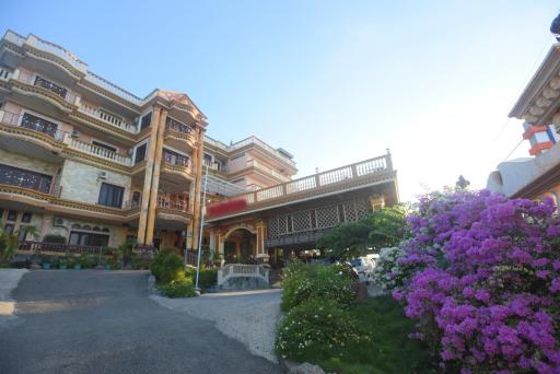 CHRYSANT HOTEL & RESORT - Housity