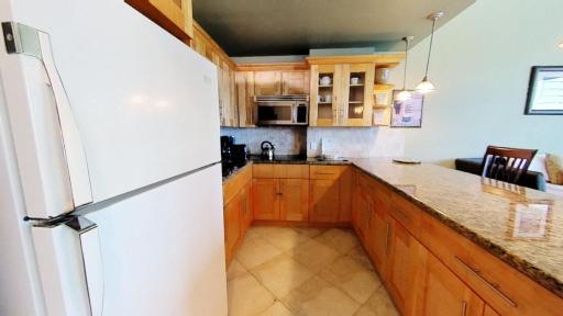 Contemporary condo with gym, beach access and free parking - Housity