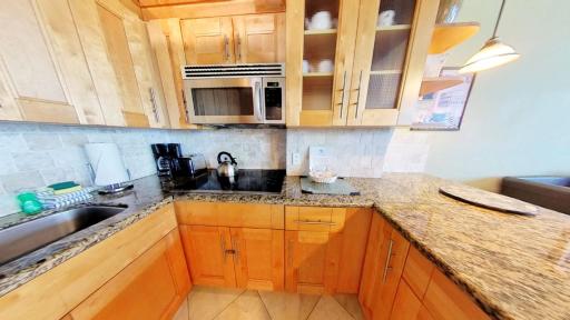 Contemporary condo with gym, beach access and free parking - Housity