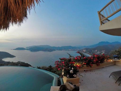 Casa Rumi - Stunning Views of Zihua Bay in Exclusive Cerro del Vigia - Housity