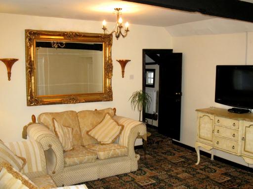 The Old Tea House - Housity