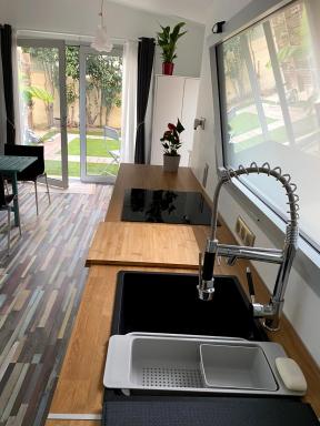 Le 9ième Entracte - Housity