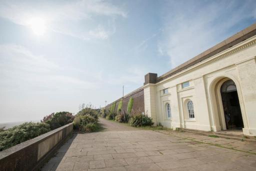 Constables Cottage - Tranquility on the Seafront - Housity