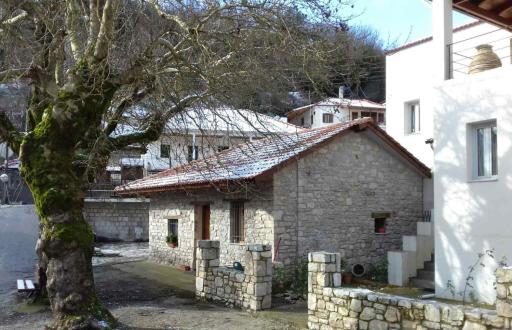 manesi stone built studio - Housity