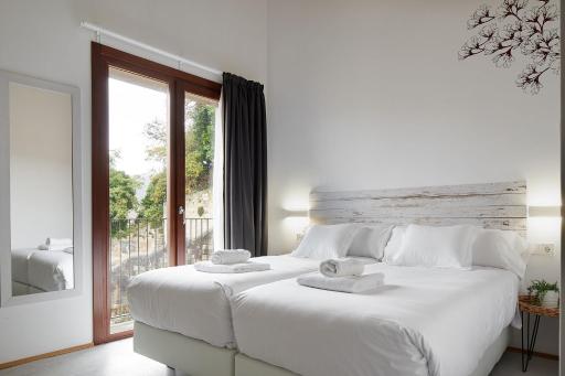 IRAIPE Estella Rooms Auto Check-in - Housity