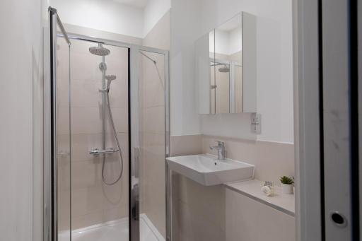 London City Apartments - Luxury and spacious apartment with balcony - Housity