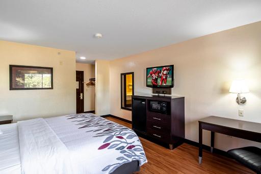 Red Roof Inn San Marcos - Housity