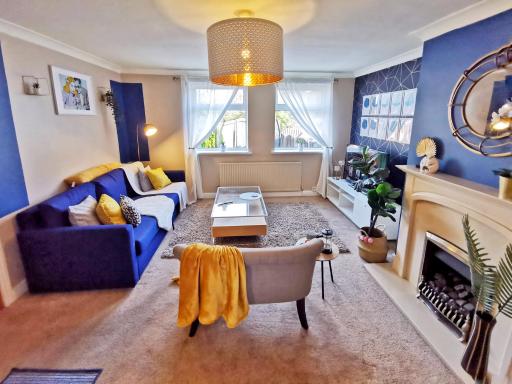 Noknokstay-Highstone House,4 Bedrooms, Garden with Parking, Great for Longer Stay - Housity