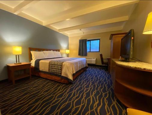 Economy Inn North Randall - Housity