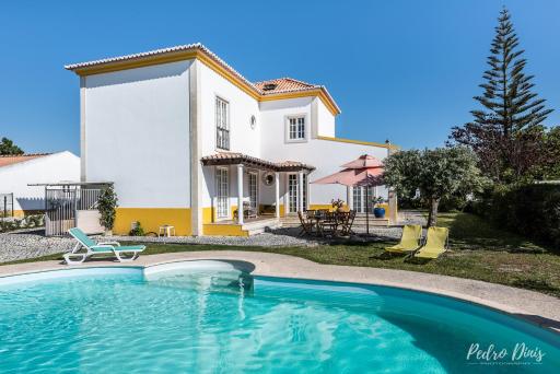 Elegant Villa in Azeitao with Pool - Housity