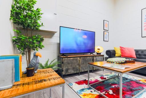 The DreamArt Warehouse - Housity