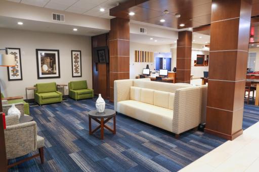 Holiday Inn Express & Suites - Houston IAH - Beltway 8, an IHG Hotel - Housity