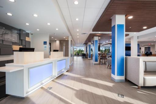 Holiday Inn Express & Suites Chicago - Hoffman Estates by IHG - Housity