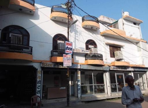 Priya Hotel - Housity