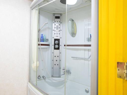 Bluebird Hotel - Housity
