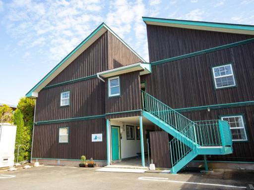 Bluebird Hotel - Housity