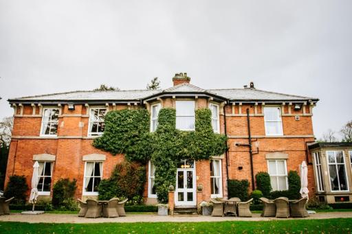 Bartle Hall Hotel - Housity