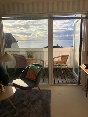 Dejligt værelse med eget bad og havudsigt - Housity